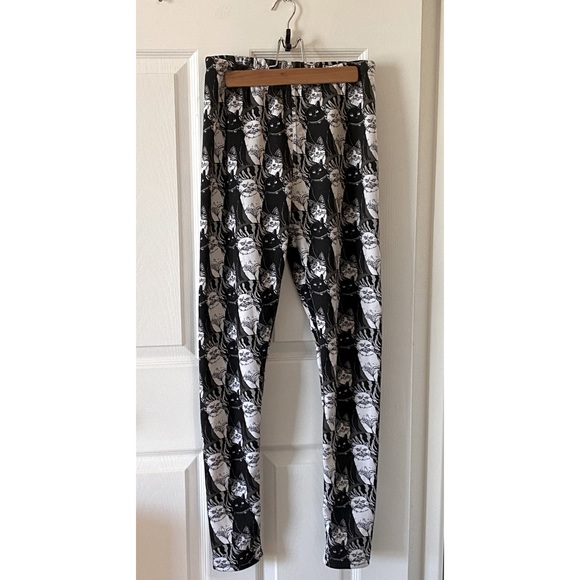 Cat leggings! 🐈 - Picture 3 of 4